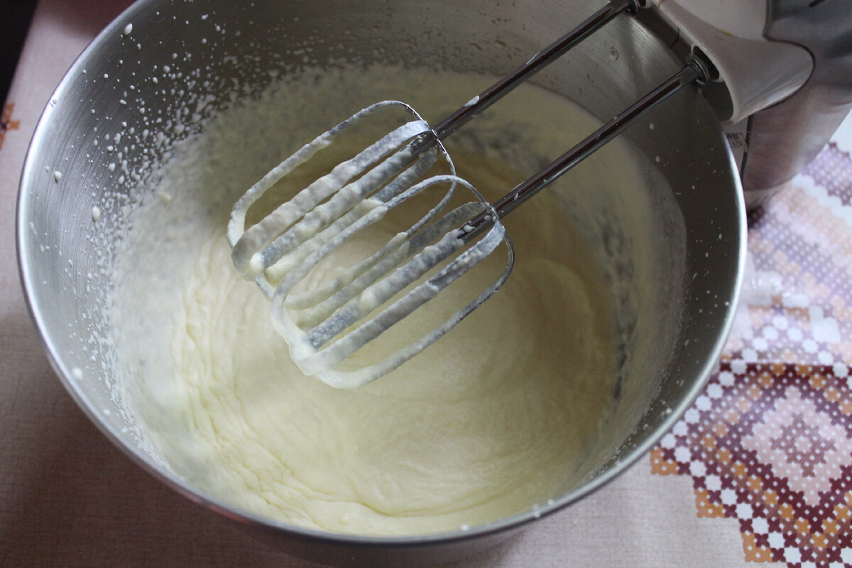 взбиваем сливки до густоты