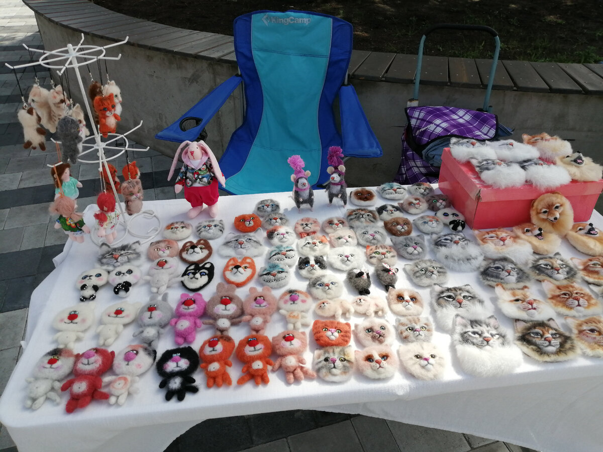 мелочь пузатая, тоже брошки в большинстве