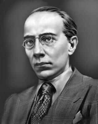 Он подарил нам много отличных книг...