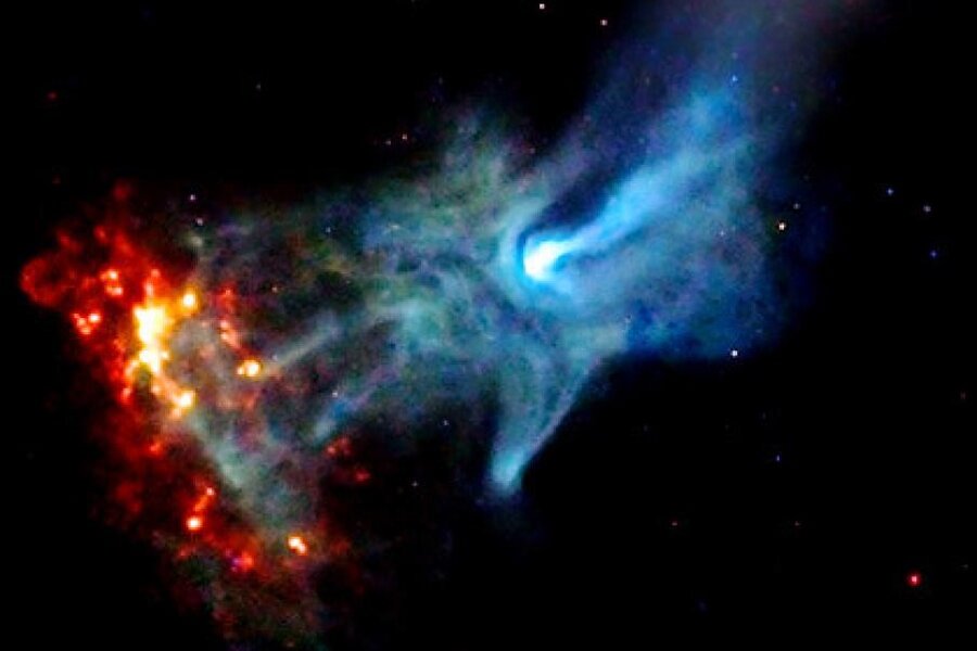 «Рука Бога». NASA. В космосе ученые NASA нашли «Руку Бога». А если точнее, ее обнаружил сверхмощный спектроскопический ядерный телескоп «NuSTAR», который используется для изучения космических объектов в рентгеновском диапазоне с недоступной ранее точностью. На необыкновенной красоты снимке, сделанным телескопом, запечатлена расширяющаяся туманность погибшей звезды.  Туманность находится на расстоянии в 17 тысяч световых лет от Земли. Общий размер туманности, окружающей остаток звезды, достигает 150 световых лет - это в 15 раз больше поперечника знаменитой Крабовидной туманности.