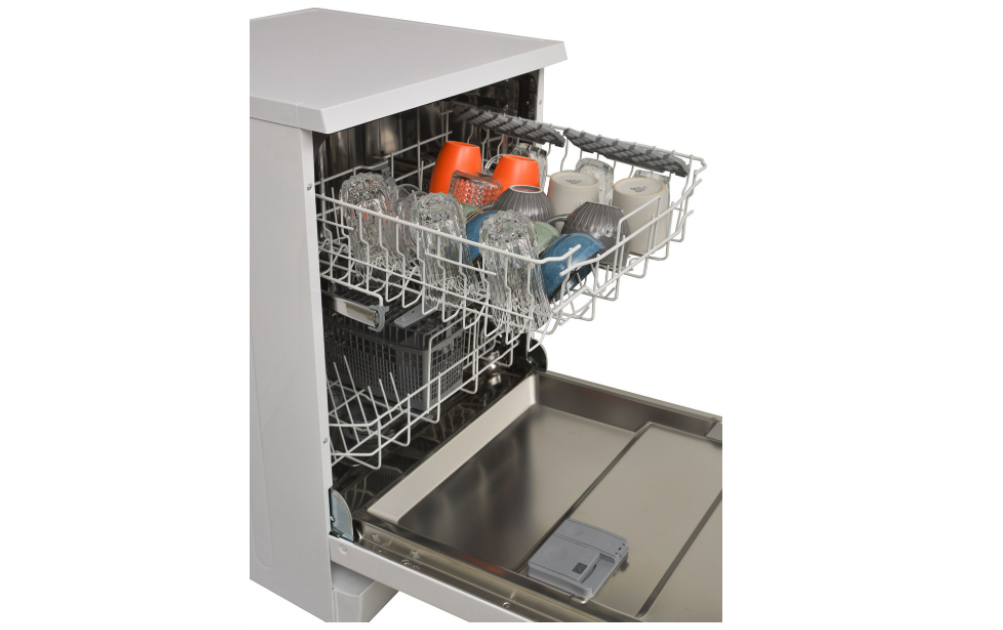 Максимальный расход воды за один цикл мойки — 12 литров. Если мыть те самые 12 комплектов посуды вручную, то уйдет не менее 100 литров