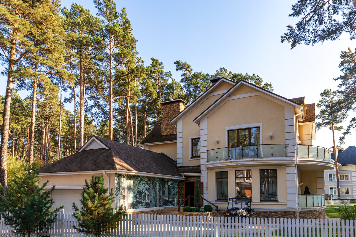 Этот дом в Соснах продали на прошлой неделе. Выбор здесь большим никогда не бывает