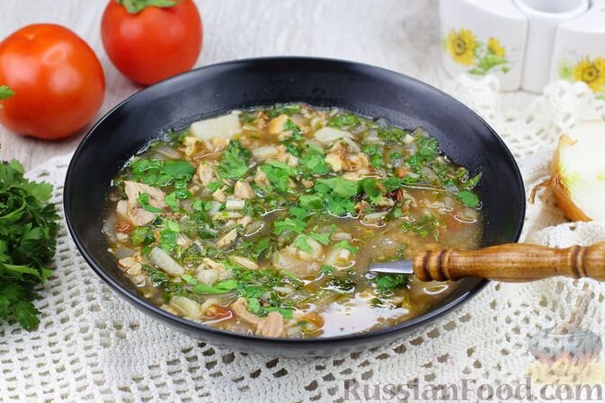 курица, картофель, рис длиннозёрный, помидоры, лук репчатый, томатная паста, орехи грецкие, чеснок, морковь, масло растительное, кинза свежая, петрушка свежая, корень и стебли петрушки, сок лимона, соль, чабер сушёный, хмели-сунели, паприка молотая, кориандр молотый, перец чёрный молотый, лавровый лист, перец душистый горошком, перец чёрный горошком