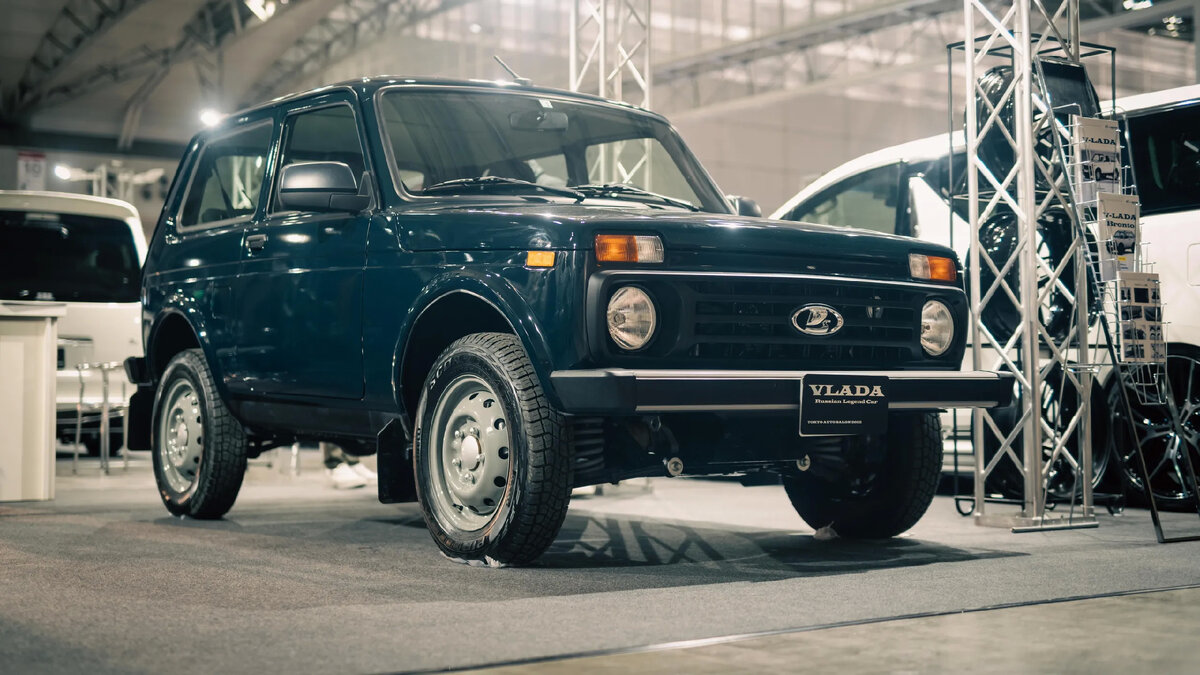 LADA Niva на автосалоне в Токио 16 января 2022 года