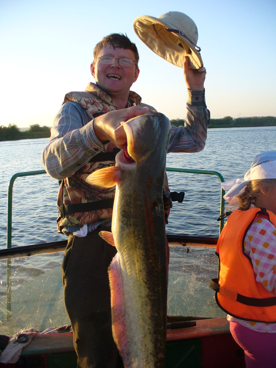Сомик небольшой, 5 кг, но СЧАСТЬЕ!!!