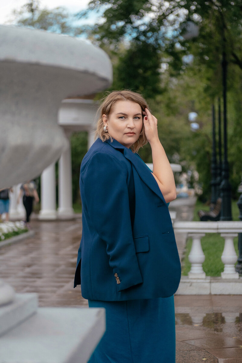 Меня зовут Надежда Чеснокова и вы на моём канале. Иногда в своих статья я поднимаю не самые приятные темы. Но они заставляют нас задуматься и принять какое-то решение. Я вообще верю, что стиль – это про «много думать».