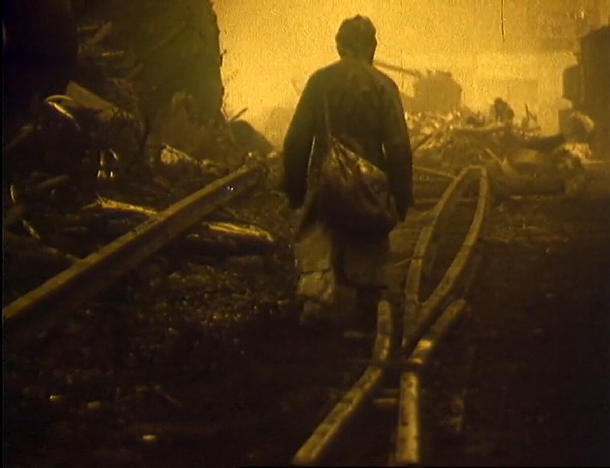 Кадр из фильма «Письма мёртвого человека»