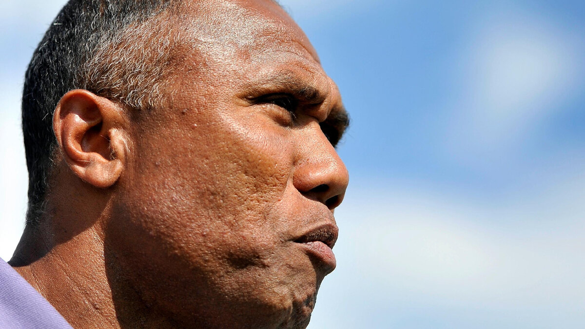 Комбуаре смотрит, как в Париже утрачивают его наследие