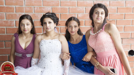 Цыгане танцуют под свою народную музыку | SuperTitris | Дзен