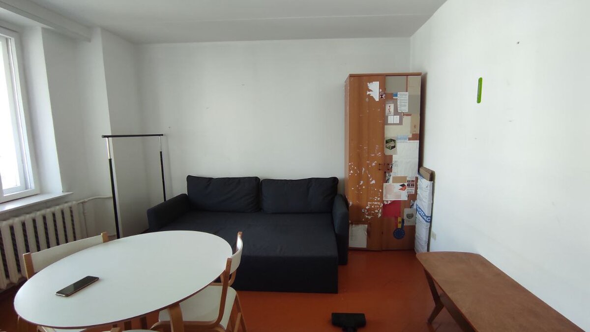 Вот так выглядела комната, когда я в нее только заехала