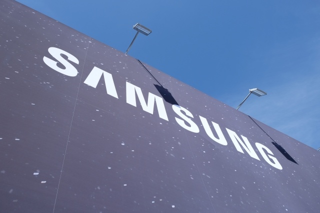    Samsung (cc) DennisM2