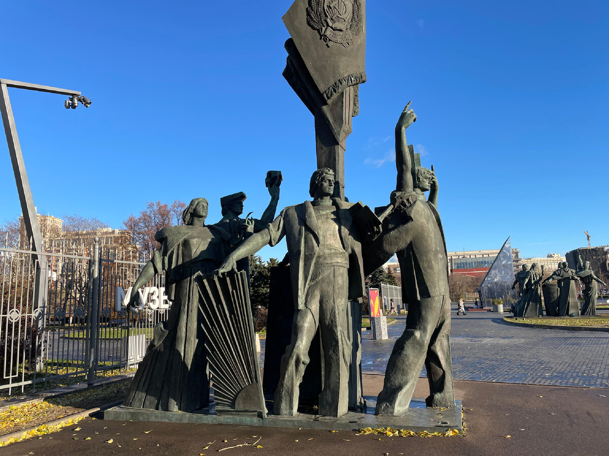 На этом фото есть этот элемент 