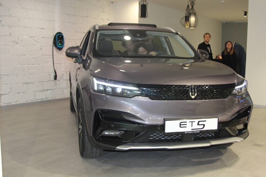    В России представлен электрокроссовер Skywell ET5 m.ozhereliev@5koleso.ru