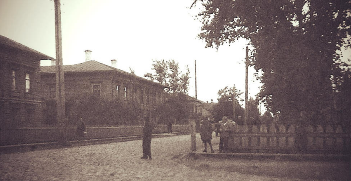 Дома по ул. Чернышевского, 56 и 54. Фото I пол. XX в.