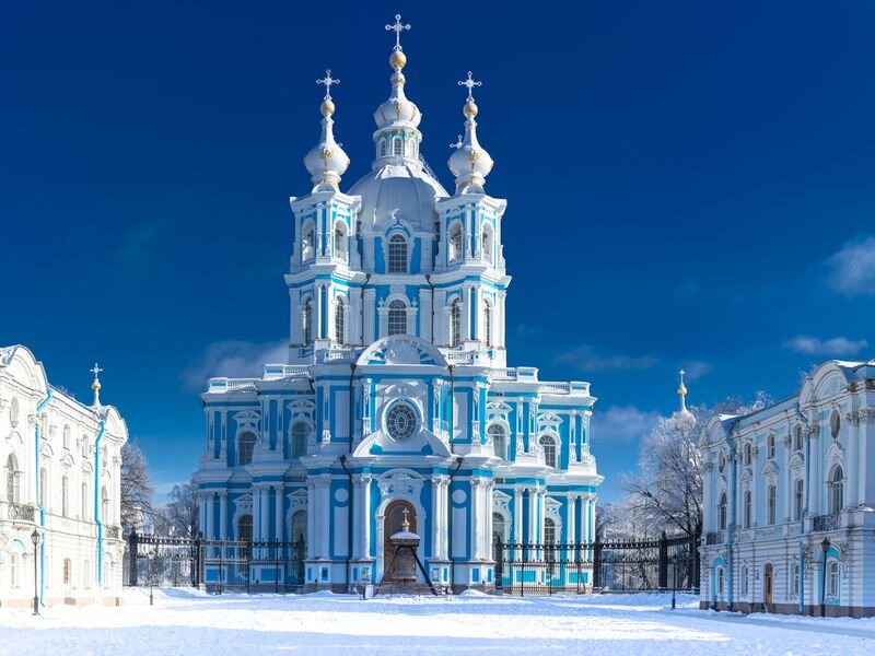 Смольный собор. Источник фото: extraguide.ru.