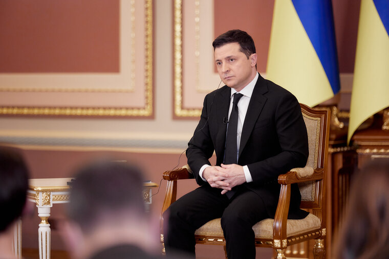    Владимир Зеленский должен предстать перед судом, заявили в Госдуме