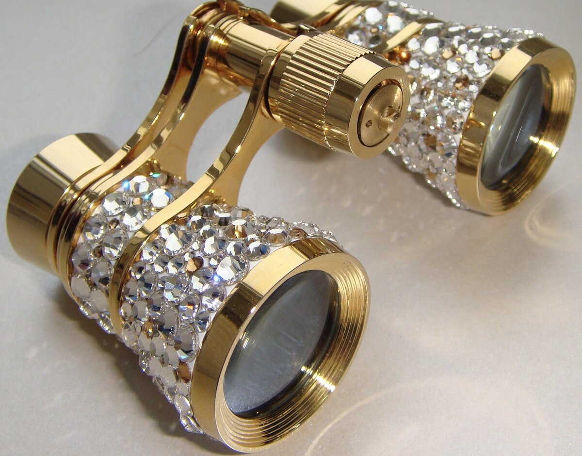 Театральный бинокль, инкрустированный стразами Сваровски. 