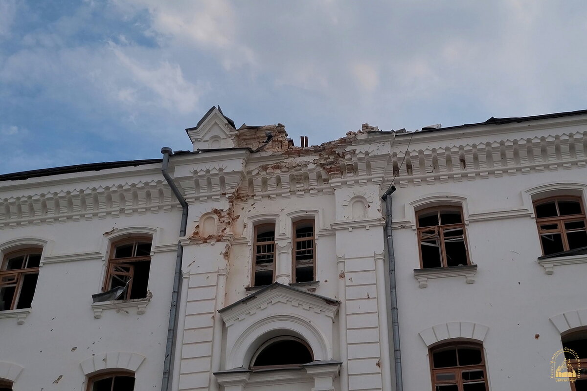 Разрушения в Святогорской Лавре в первых числах июня и трагическая гибель  беженцев (фото) | Святогорская Лавра | Дзен