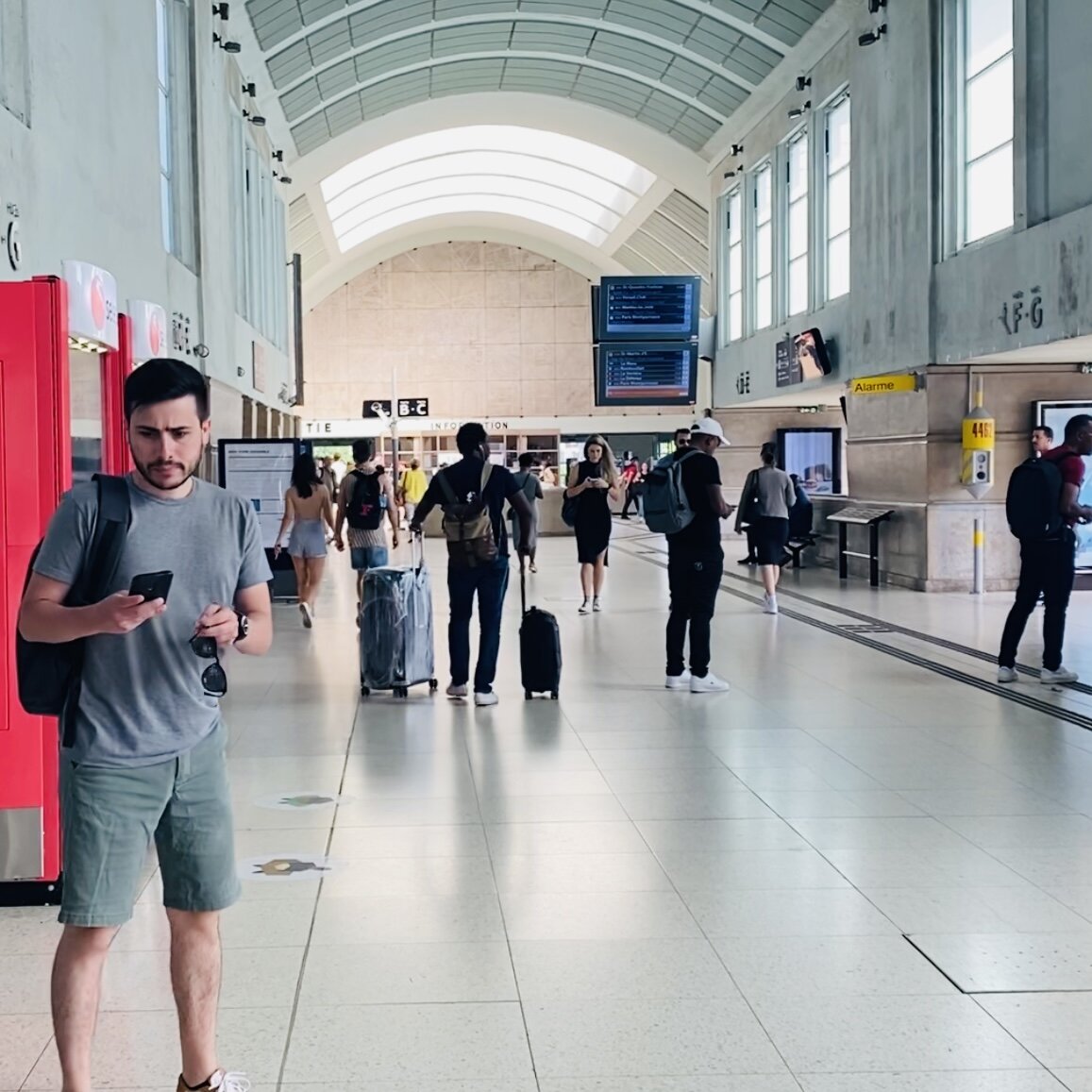 Вокзал в Версале. За секунды до неприятного инцидента