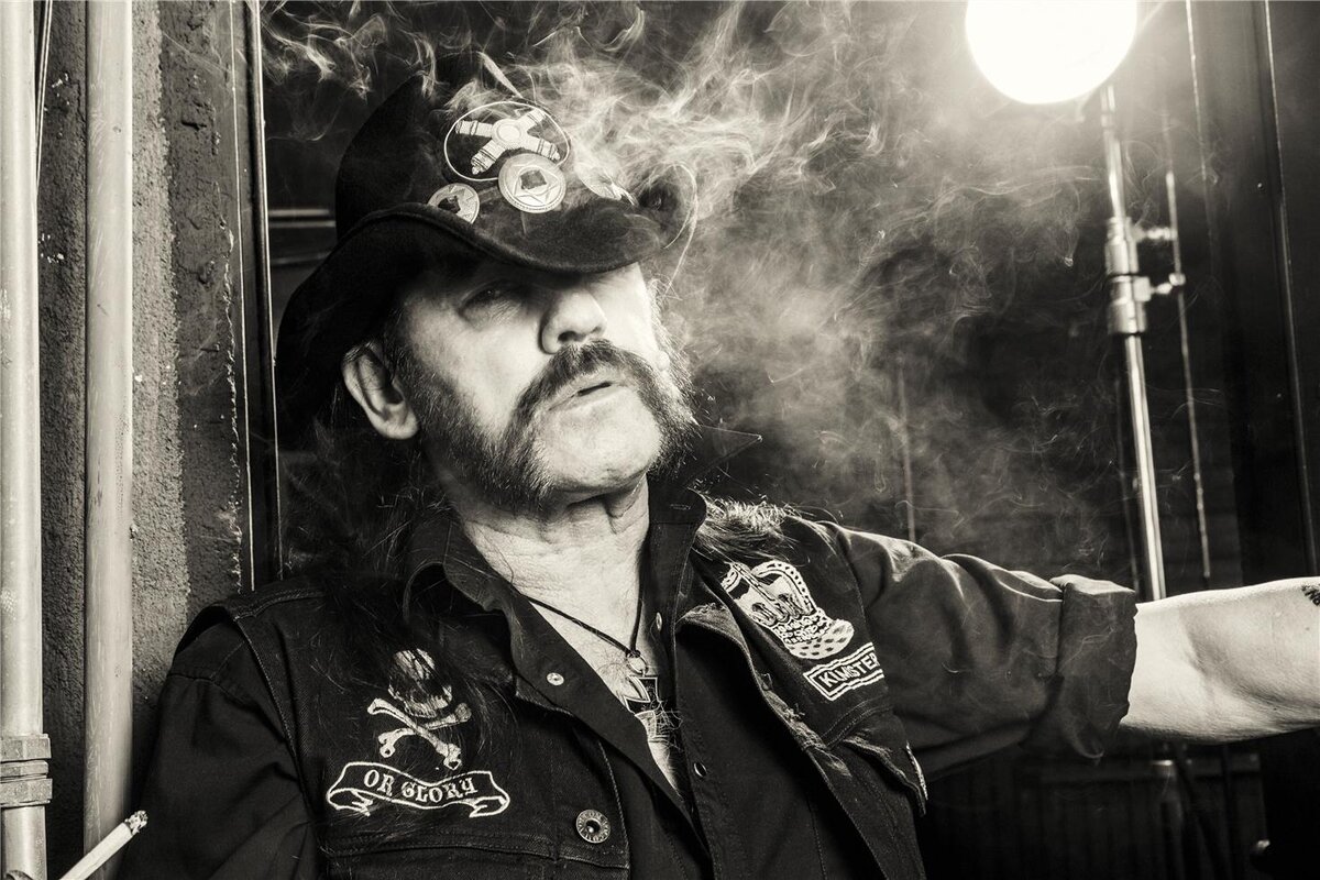 Motorhead Lemmy с ружьем