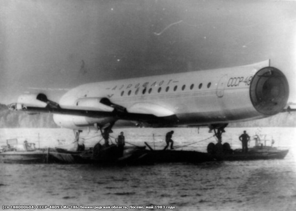 Ил-18Б СССР-48093 Ленинградская область, Лосево, май 1983 года
