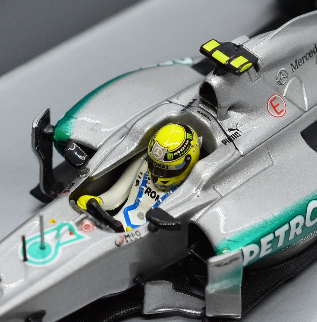 Нико Росберг в кокпите.