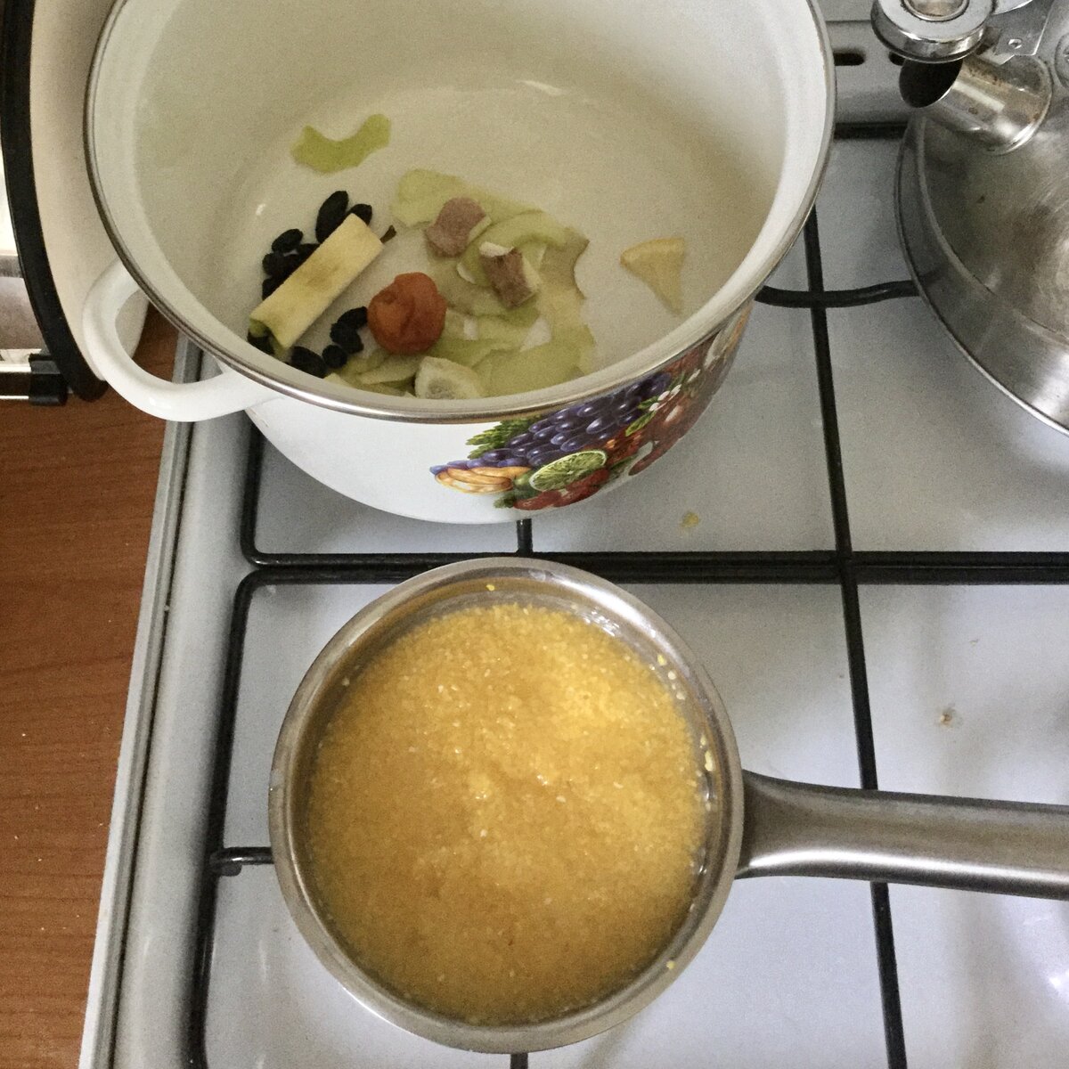 Водичка покрывает кашу, важно следить чтобы не пригорело