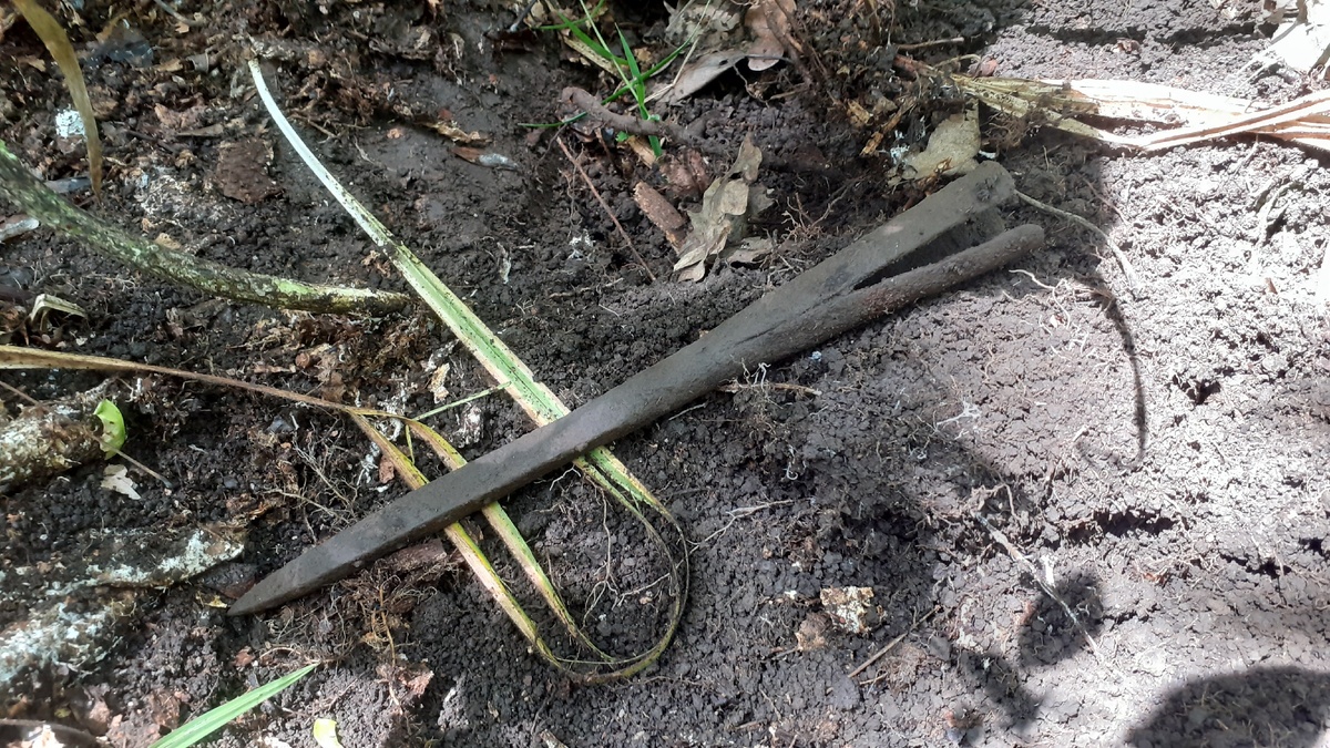 Наконечник копья с квадратным поперечным сечением, 10 - 13 век. Стоимость около 2000 тыс.