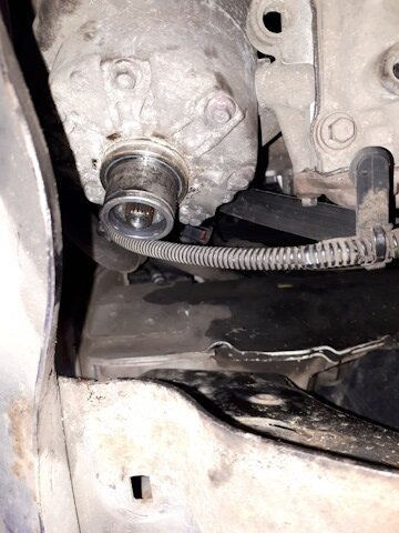 Компрессор на машине с снятой муфтой привода