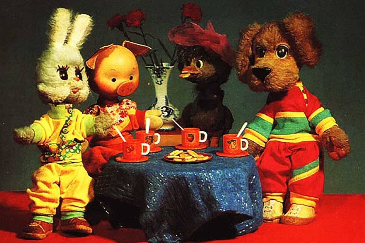 Знаменитые персонажи: зайка Степашка, поросёнок Хрюша, ворона Каркуша и пес Филя