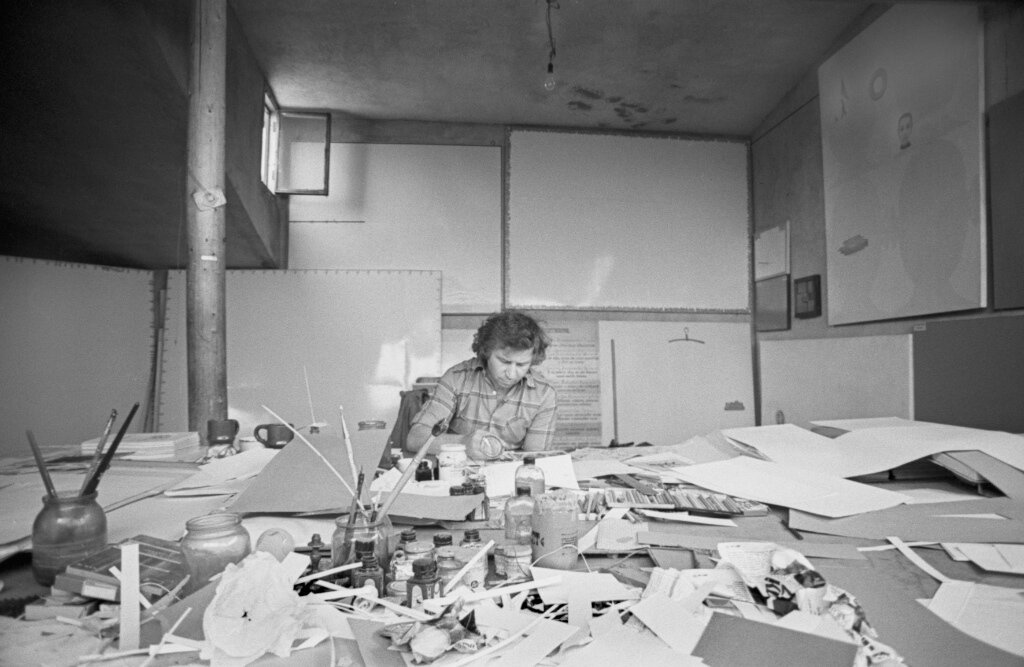 Илья Кабаков в студии. Фото: Игорь Пальмин. 1975 год © Игорь Пальмин