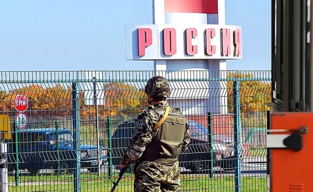 Россия границы не открыла. Она их приоткрыла, ма-а-аленькую щёлочку...