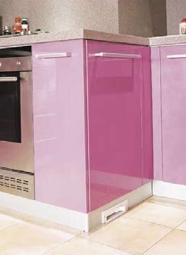 - пневмосовок, установленный в цоколе мебельного гарнитура кухни