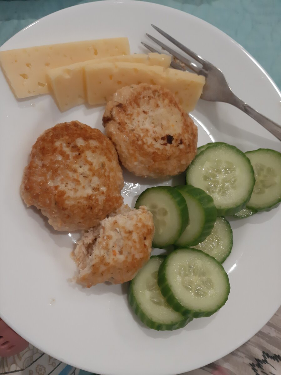 Готовые котлетки из индейки.