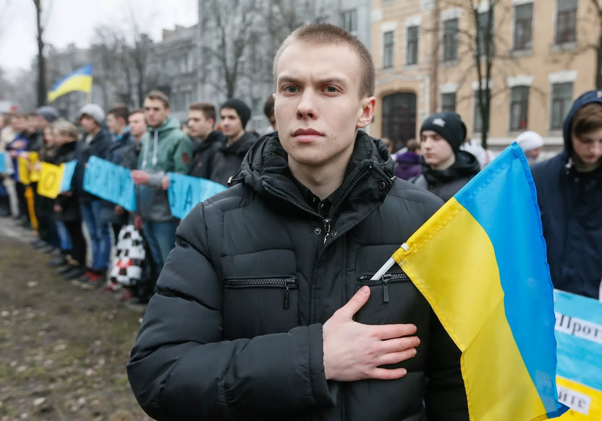 О чем говорят украинцы сегодня. Украинцы против России. Западная Украина люди. Против украинцев. Мужчины Западной Украины.