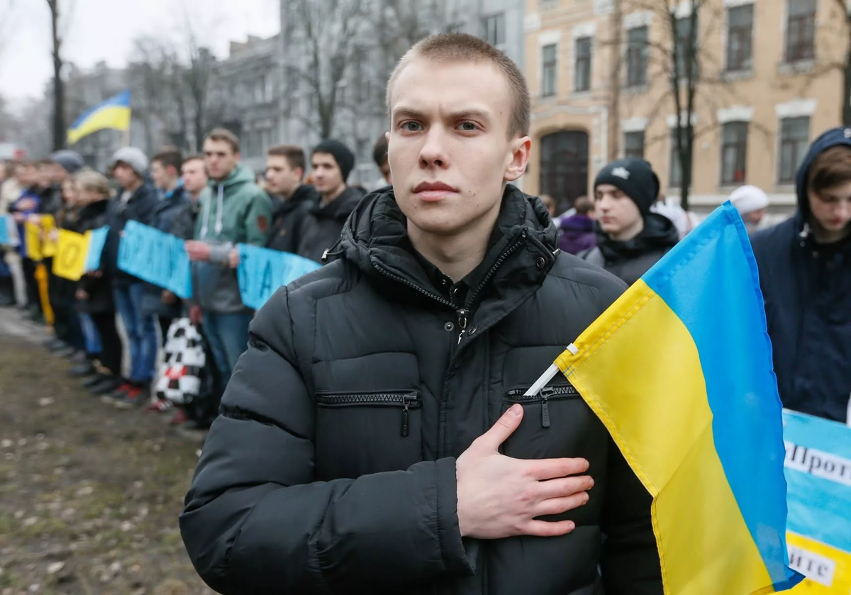 Тв украины сегодня. Украинцы против России. Мужчины Западной Украины. Против украинцев. Россияне против украинцев.