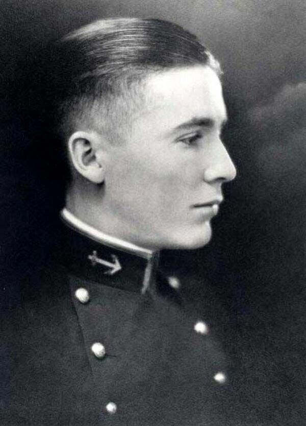 Курсант Военно-морской академии Роберта Э. Хайнлайн. 1929 г.