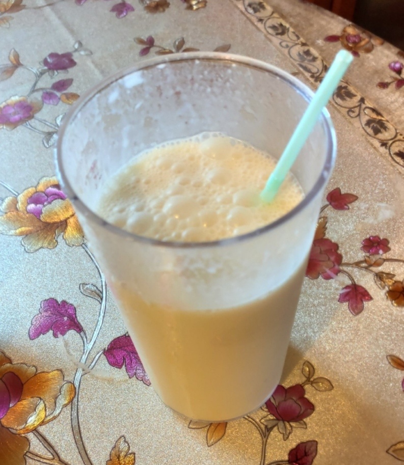 Коктейль лучше пить сразу после разлива, так как он очень быстро густеет.