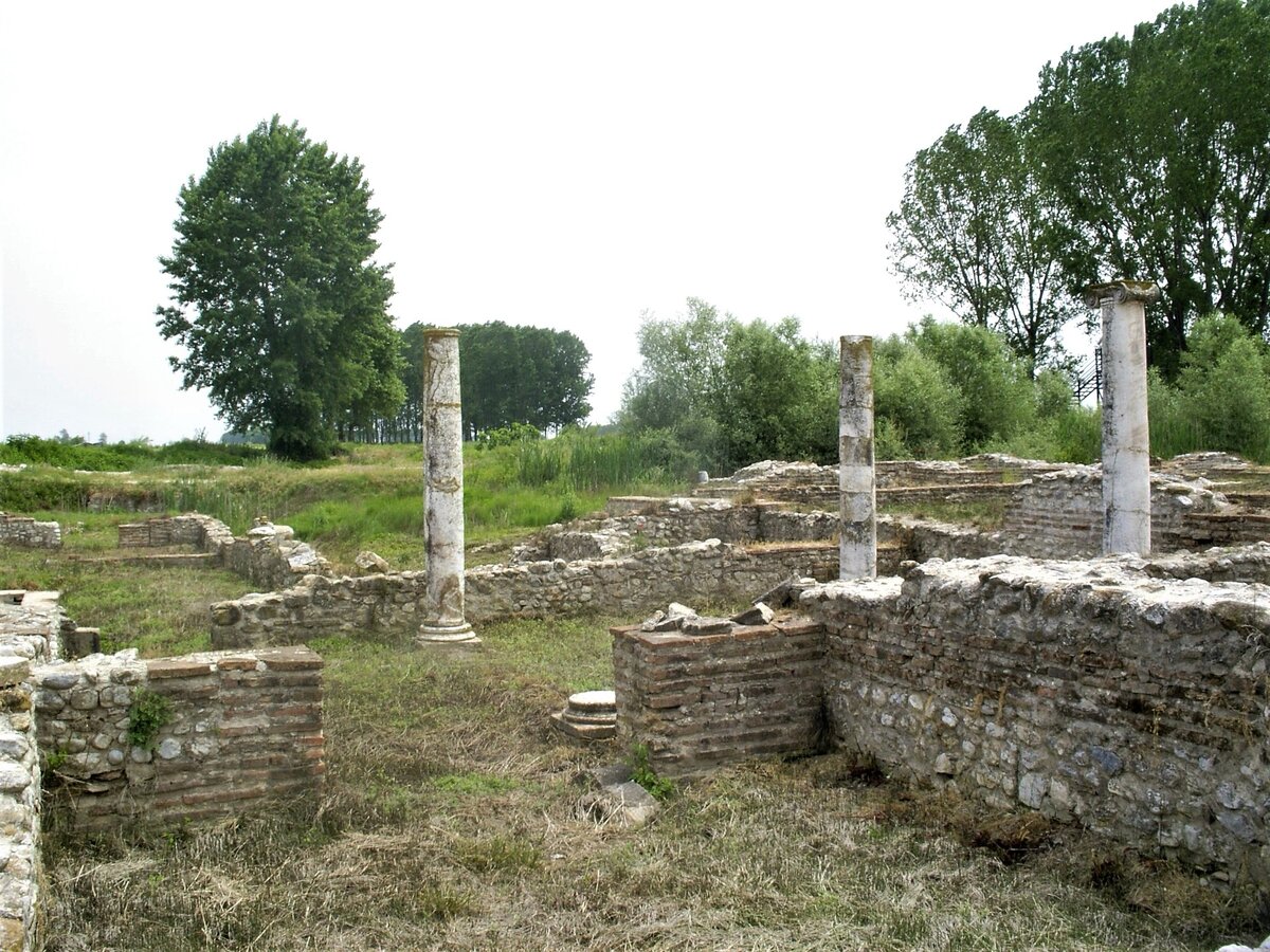 Античный Дион. Руины Виллы Диониса