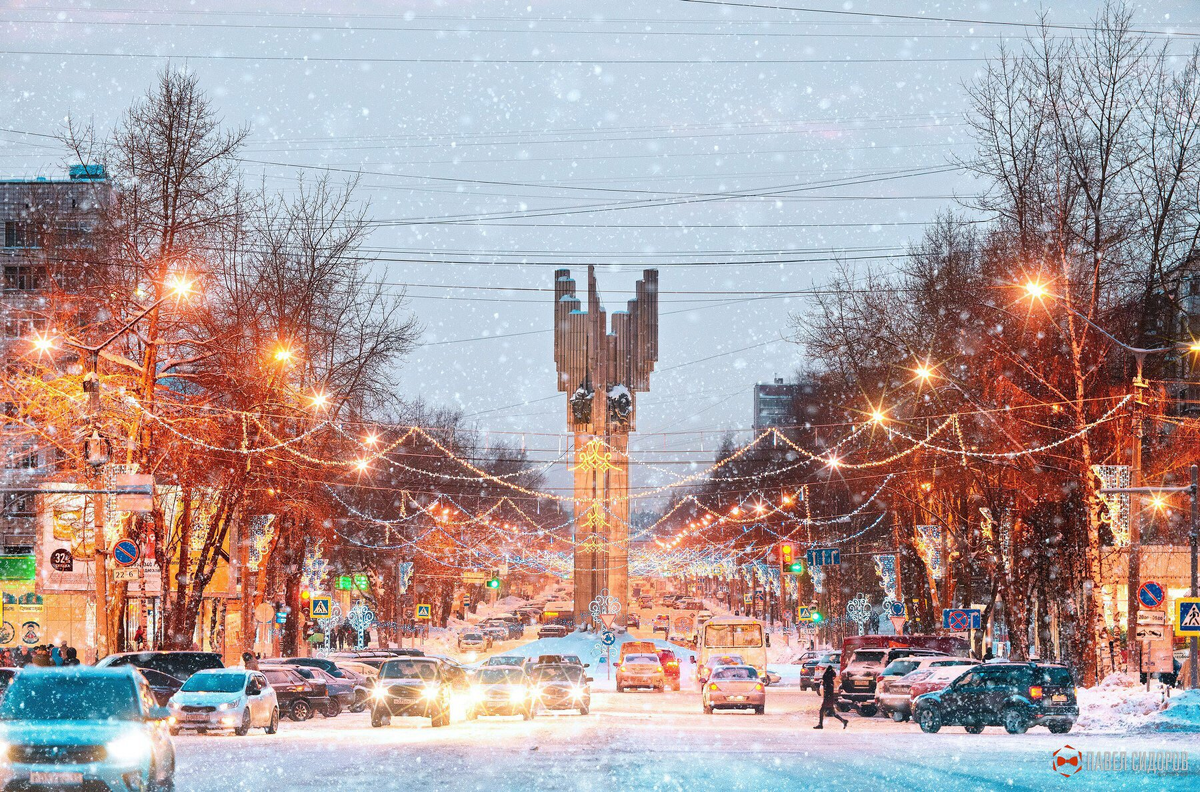 Сыктывкар - город, в котором я живу. На фотографии зимний вид на"Монумент трудовой славы". 