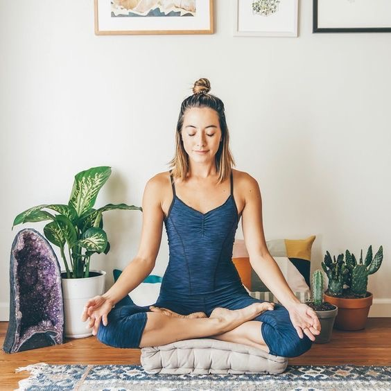 Медитация успокаивает ум и всю систему жизнедеятельности человека. Она - залог устойчивого состояния здоровья и умиротворения.