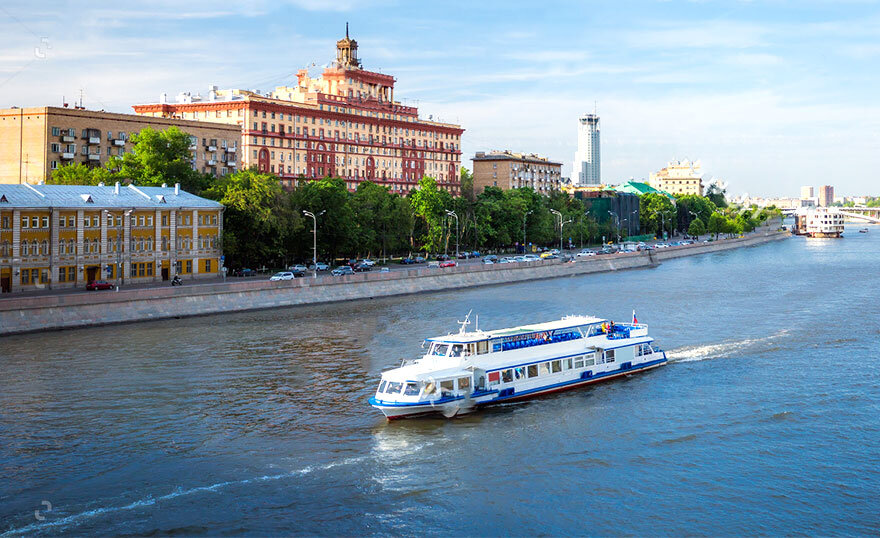 Корабли на Москве реке в Москва