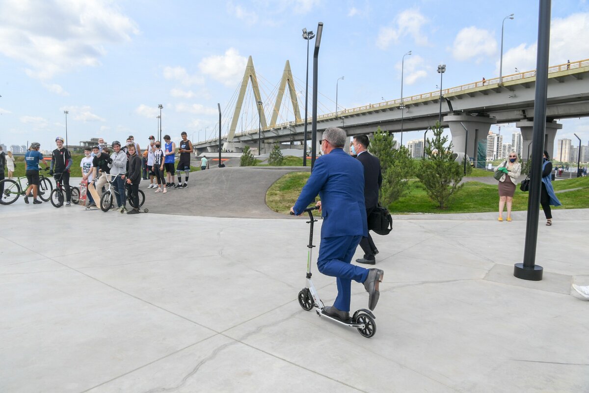 Если вы не президент Татарстана, то лучше одеться в спортивное :)