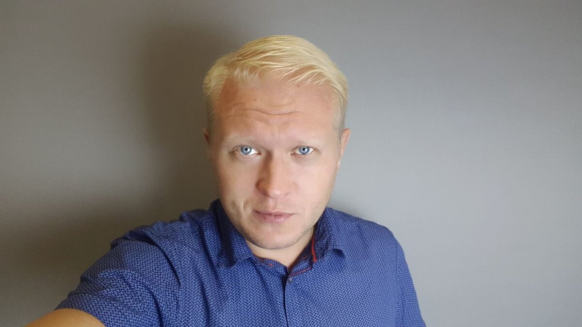 Селфи на фоне:)