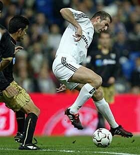 У этого финта было много названий (360°, крутилка и т.д). Этот финт использовали такие футболисты как Рональдиньо, Криштиано Роналду, Роналдо, Неймар и множество именитых футболистов. 