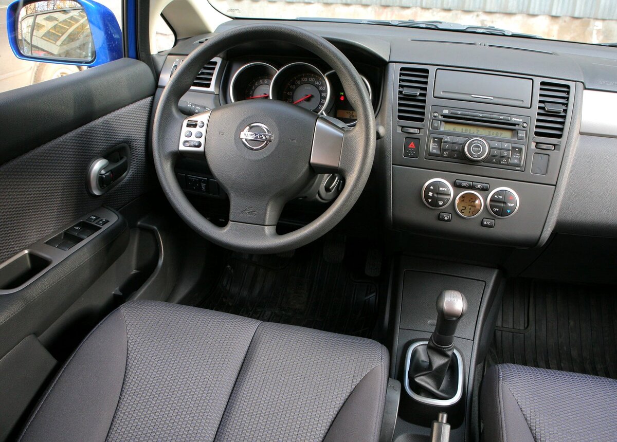 Nissan Tiida 2008 салон