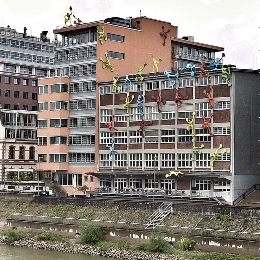 А это архитектура Дюссельдорфа, которая поразила Николая почти так же, как эта ванная