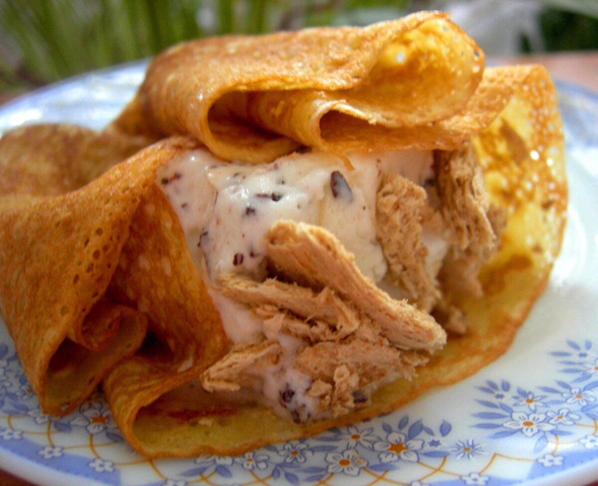 Блинчики с мороженым и халвой