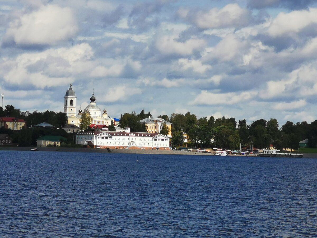 Вид на Мышкин  с Волги