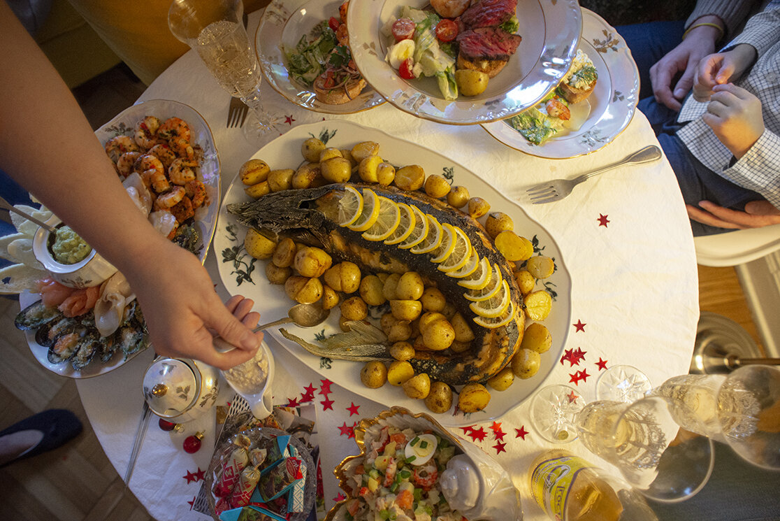 Осётр по-царски с ароматным беби-картофелем и традиционным русским хреном